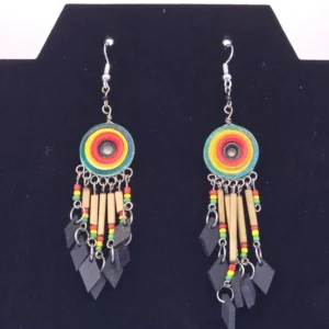 Aretes de chaquira con colgantes en punta