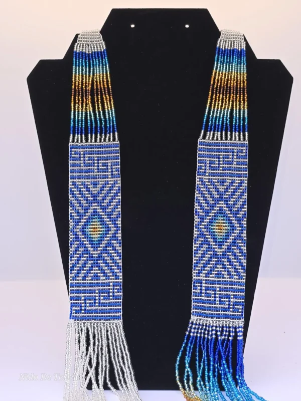 Collar y aretes tejidos con chaquiras azules - Imagen 4