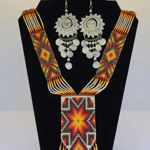 Collar y aretes artesanales en tonos tierra