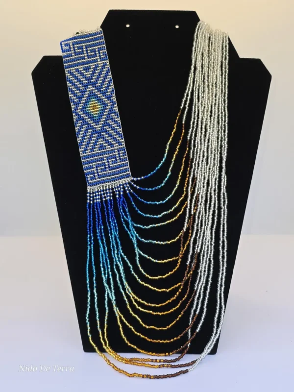 Collar azul de vuelos