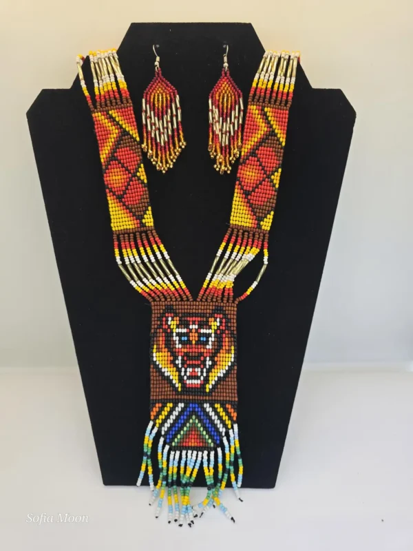 Juego de collar con diseño de jaguar y aretes de cuentas - Imagen 2
