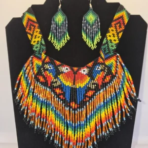 Juego de collar y aretes con diseño de mariposa