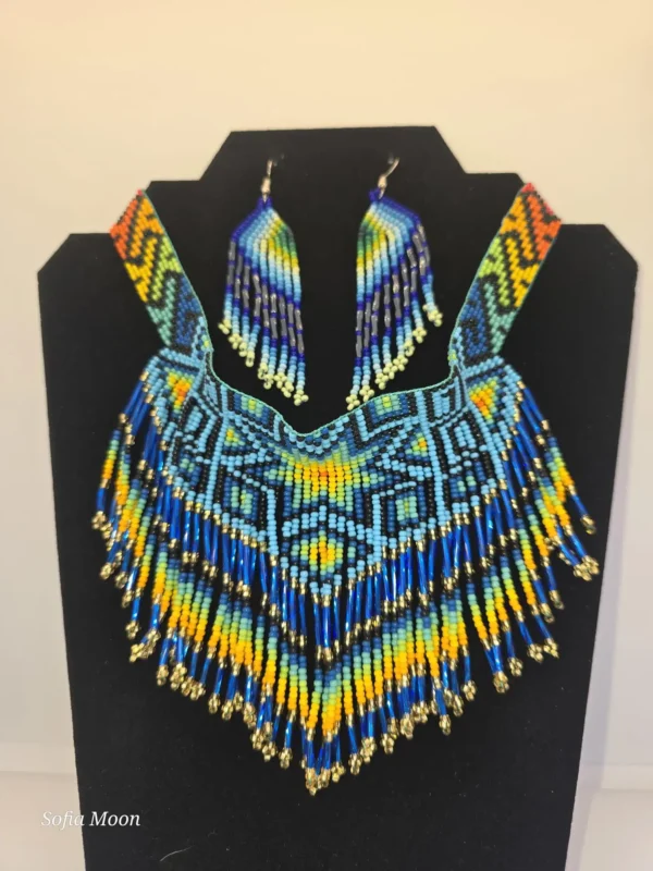 Juego de collar y aretes con flecos azules y amarillos - Imagen 2