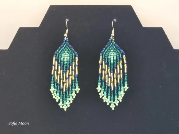 Juego de collar con dije de mariposa y aretes de cuentas verdes - Imagen 3