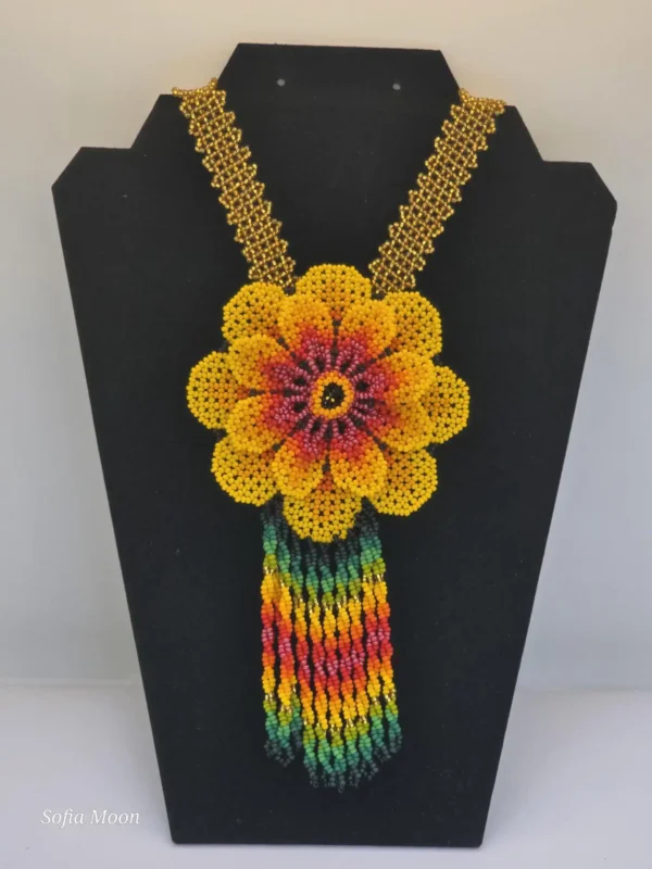 Juego de collar con flor amarilla grande y aretes de cuentas - Imagen 4