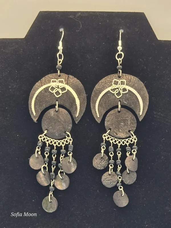 Collar y aretes colgantes de madera y dijes circulares