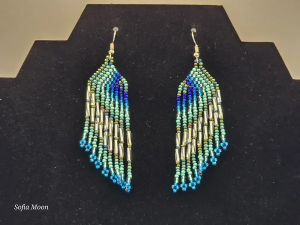 collar de cuentas verdes y azules con dije y aretes - Imagen 2