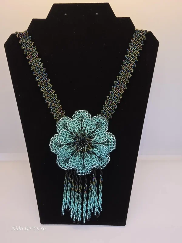 Collar con flor turquesa y aretes de cuentas de flecos azules - Imagen 4