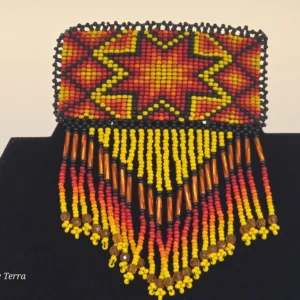 Pendiente artesanal de chaquira con diseño de estrella