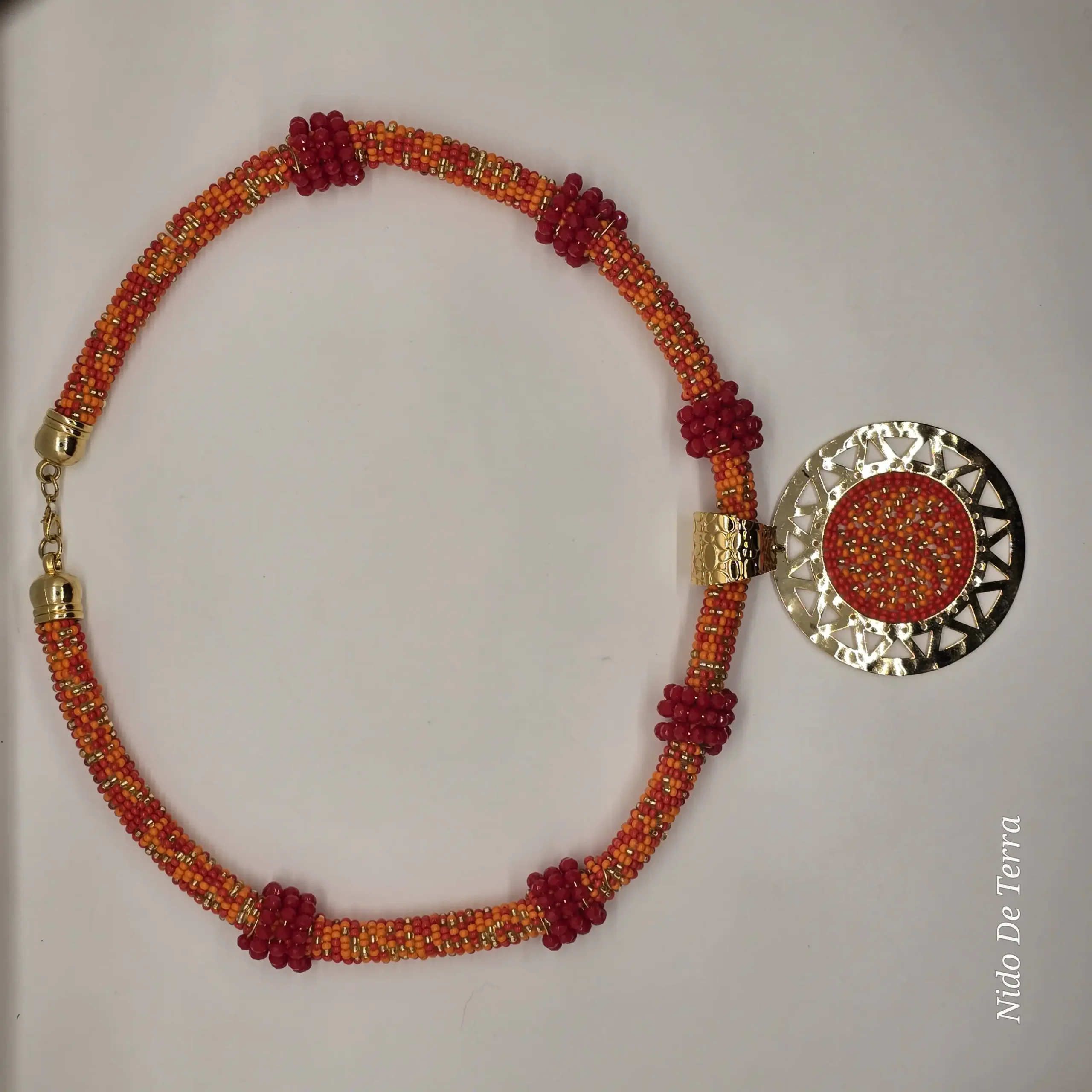 SOMOS NECKLACE - ROUND WITH ROUND PIN